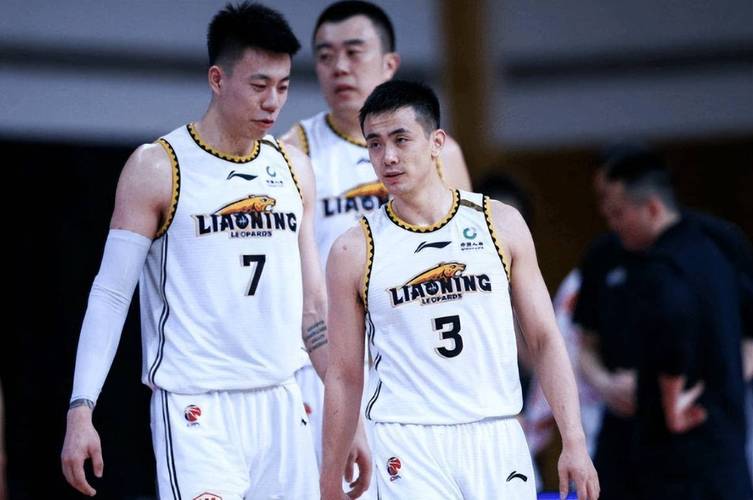 正在直播的中国男篮比赛回放